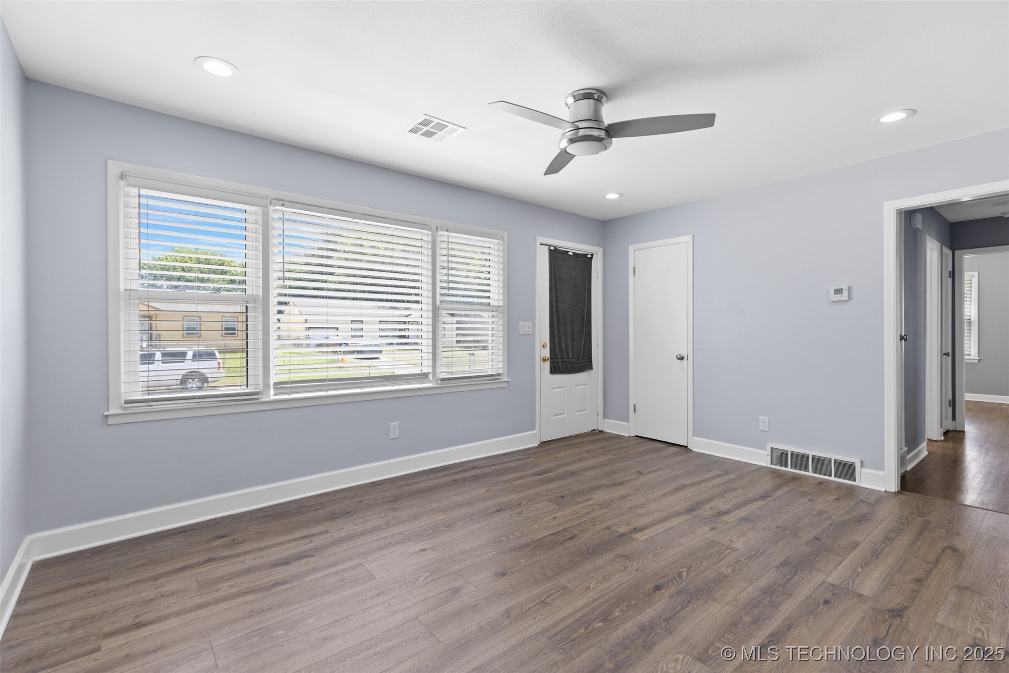 4338 N Iroquois Avenue