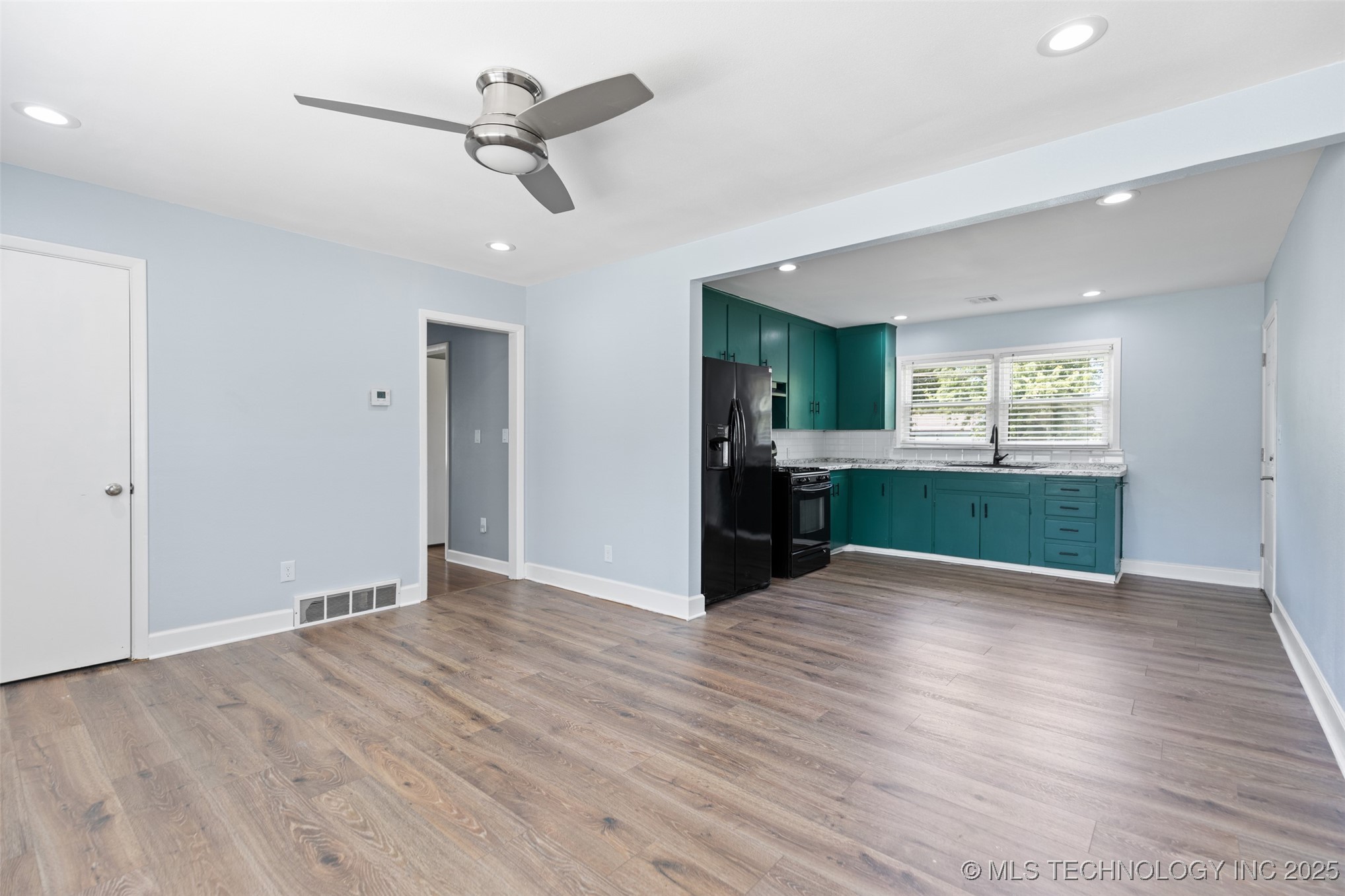 4338 N Iroquois Avenue