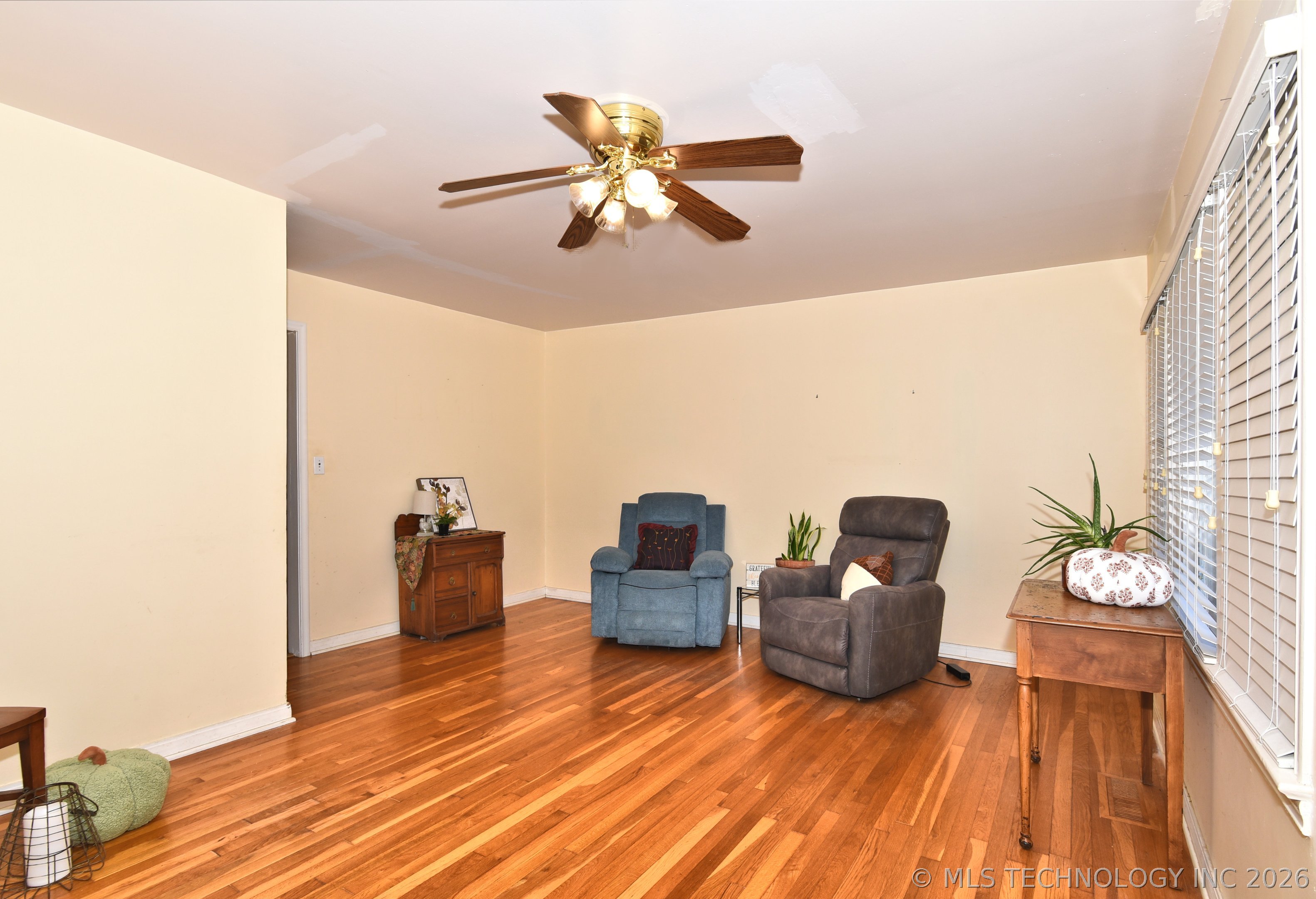 1624 E 45th Place