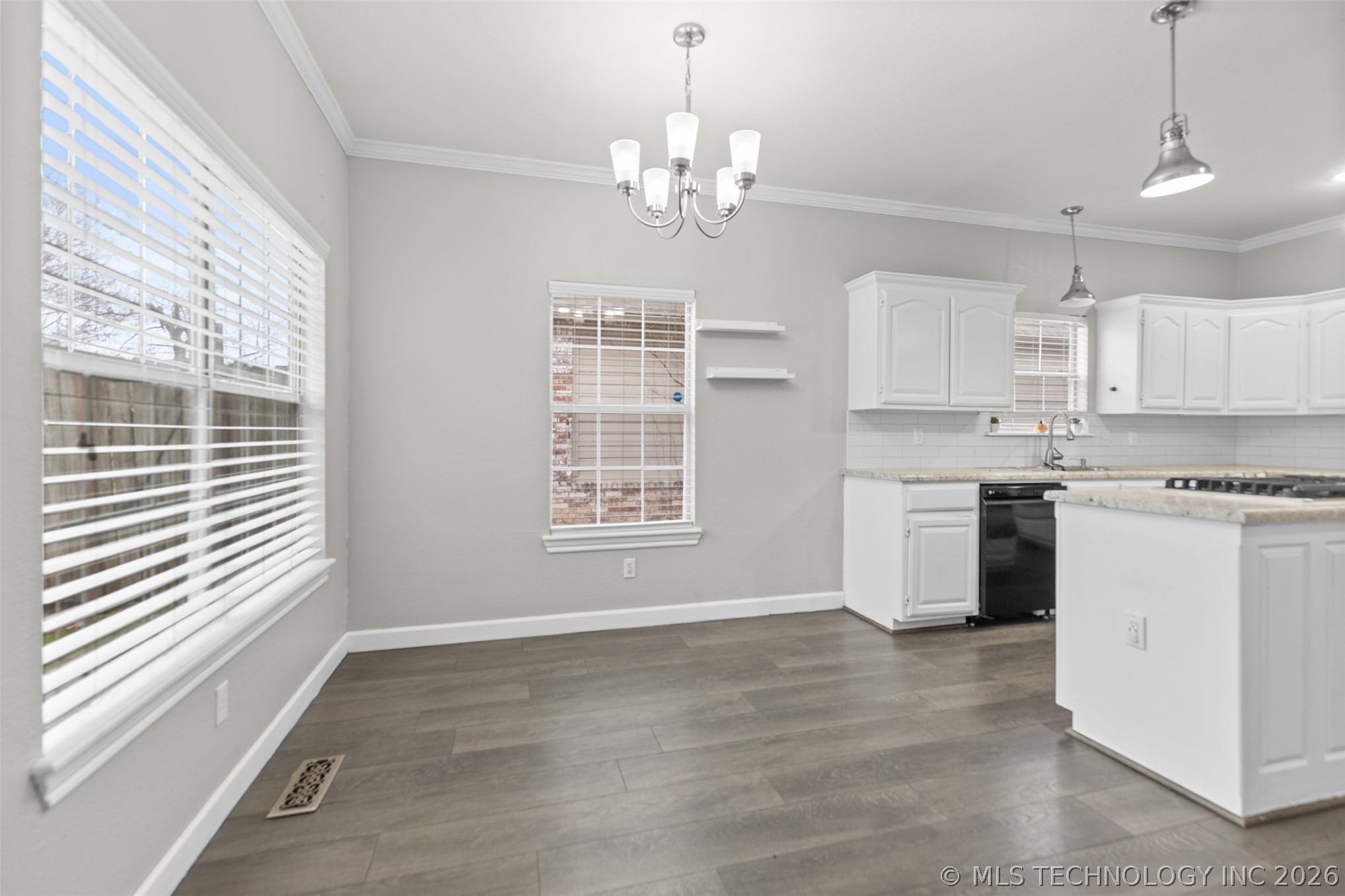 2412 W Vicksburg Street