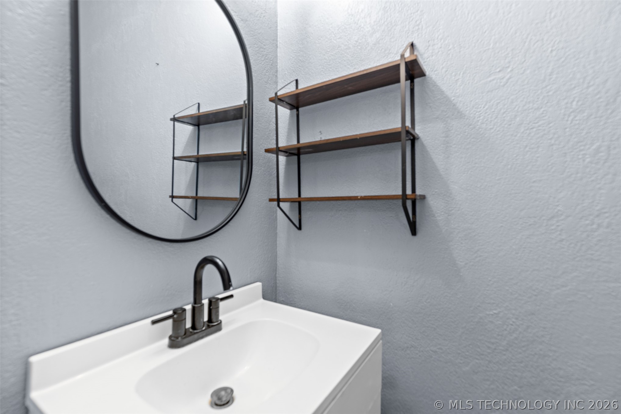 2412 W Vicksburg Street