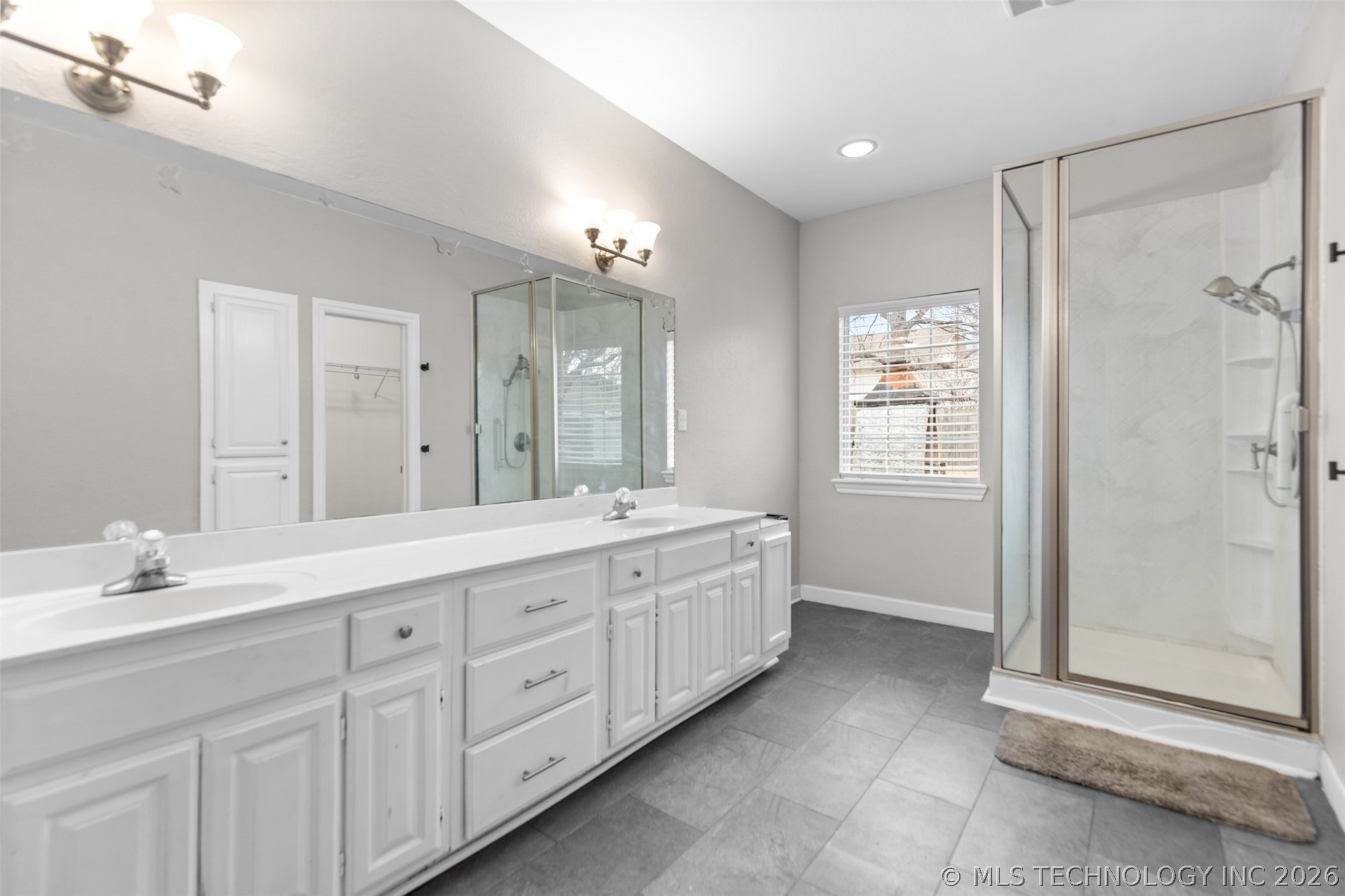 2412 W Vicksburg Street