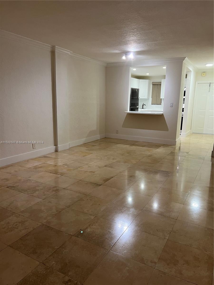 6707 N Kendall Dr # 103