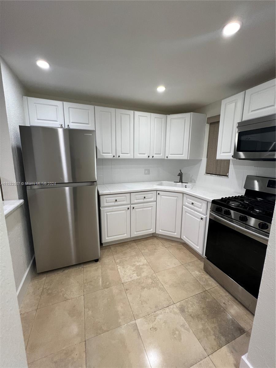 6707 N Kendall Dr # 103