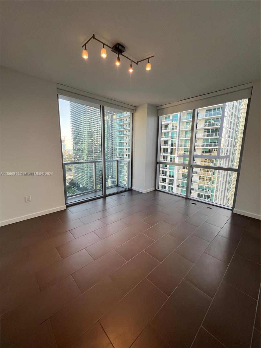 1060 Brickell Ave # 2311
