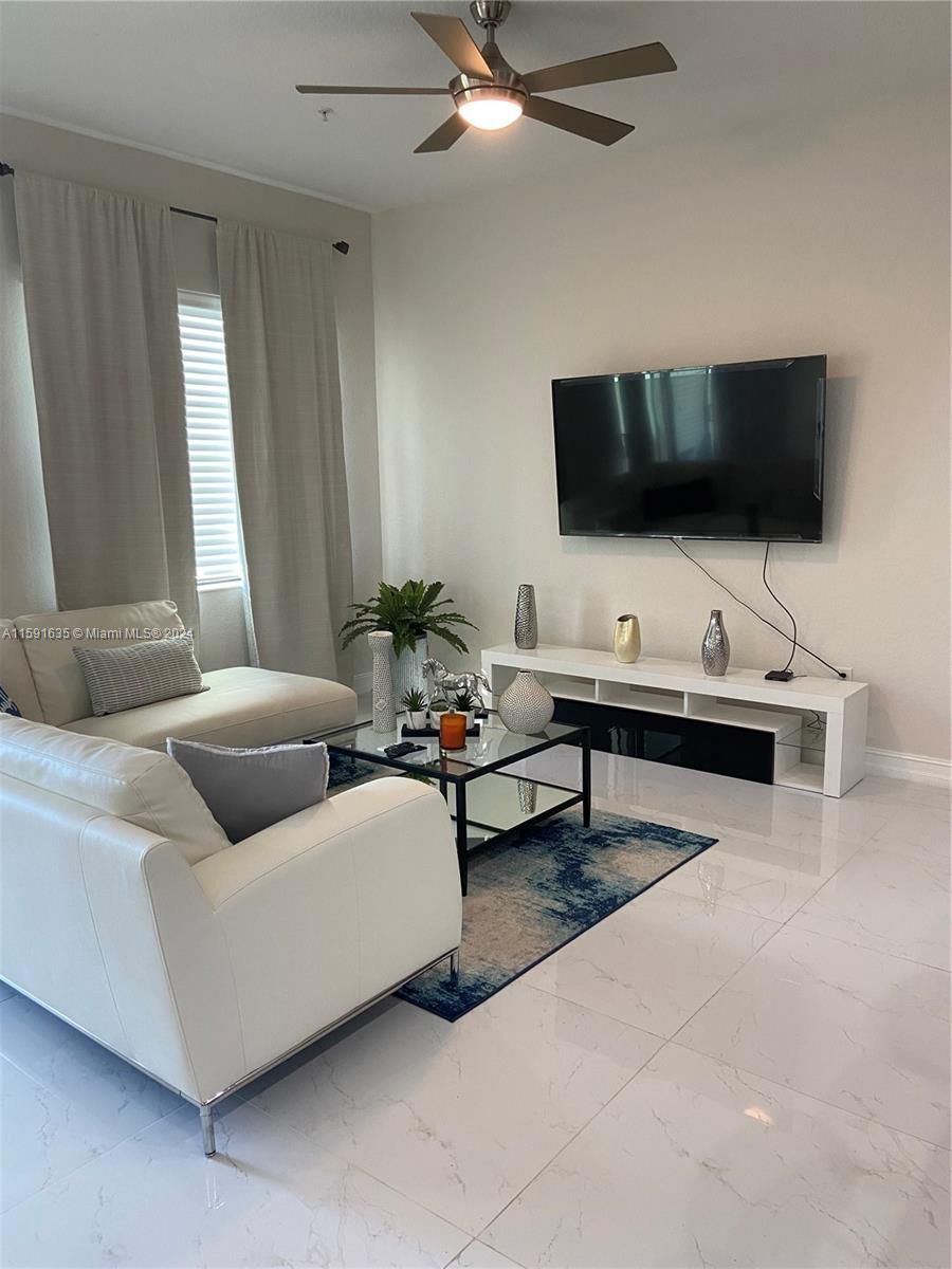 11318 SW 16th St # 11318