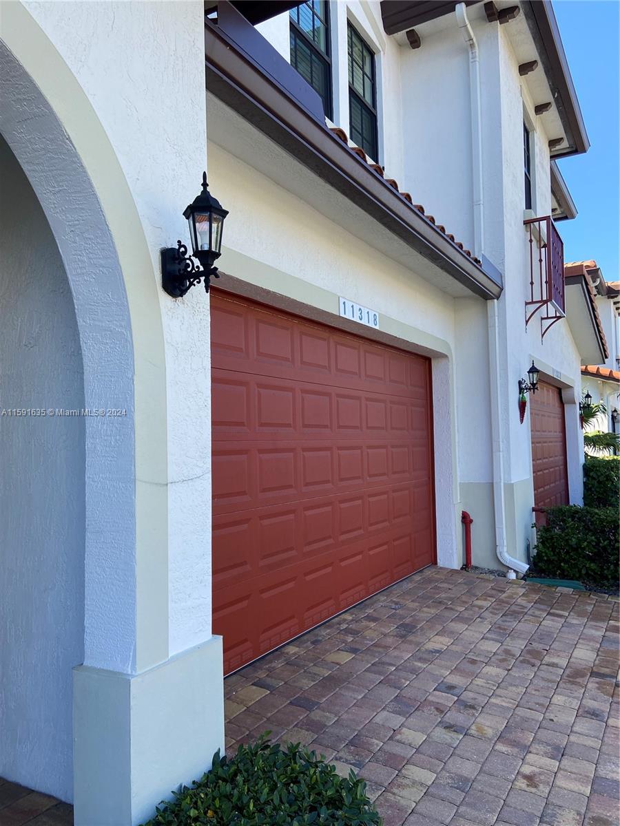 11318 SW 16th St # 11318