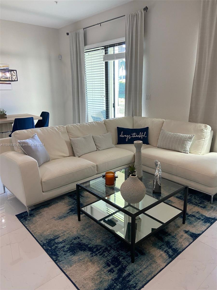 11318 SW 16th St # 11318