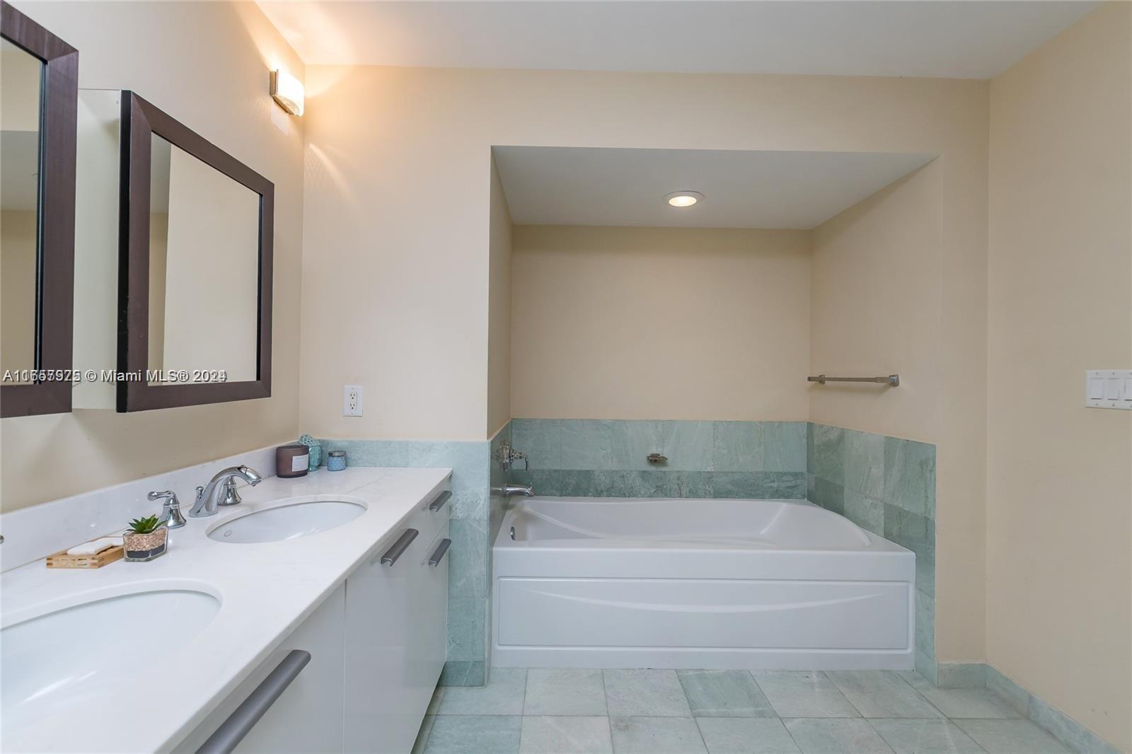 1060 Brickell Ave # 3017