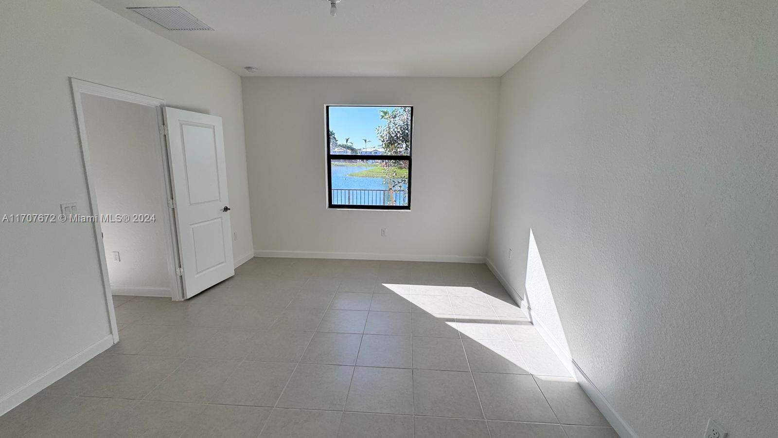 3016 GREEN PALM COURT