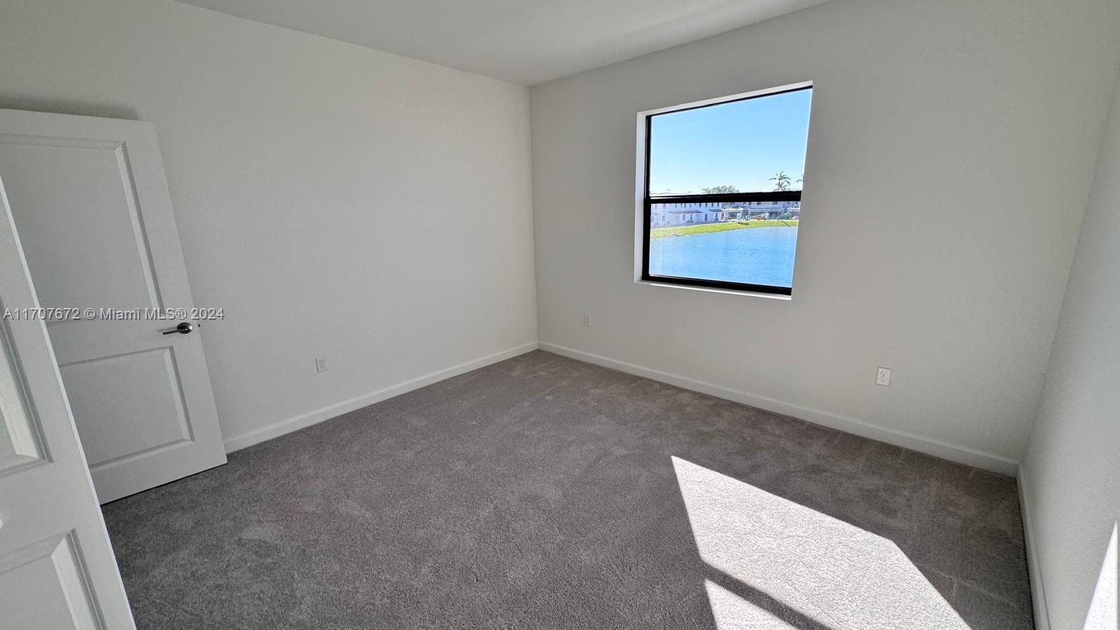 3016 GREEN PALM COURT