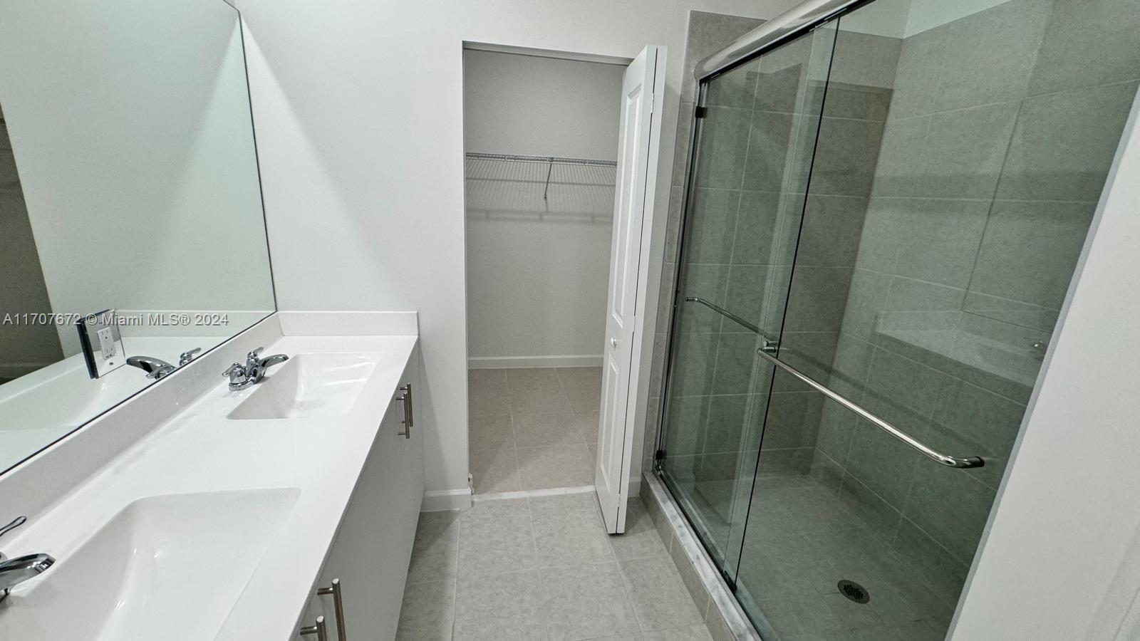 3016 GREEN PALM COURT