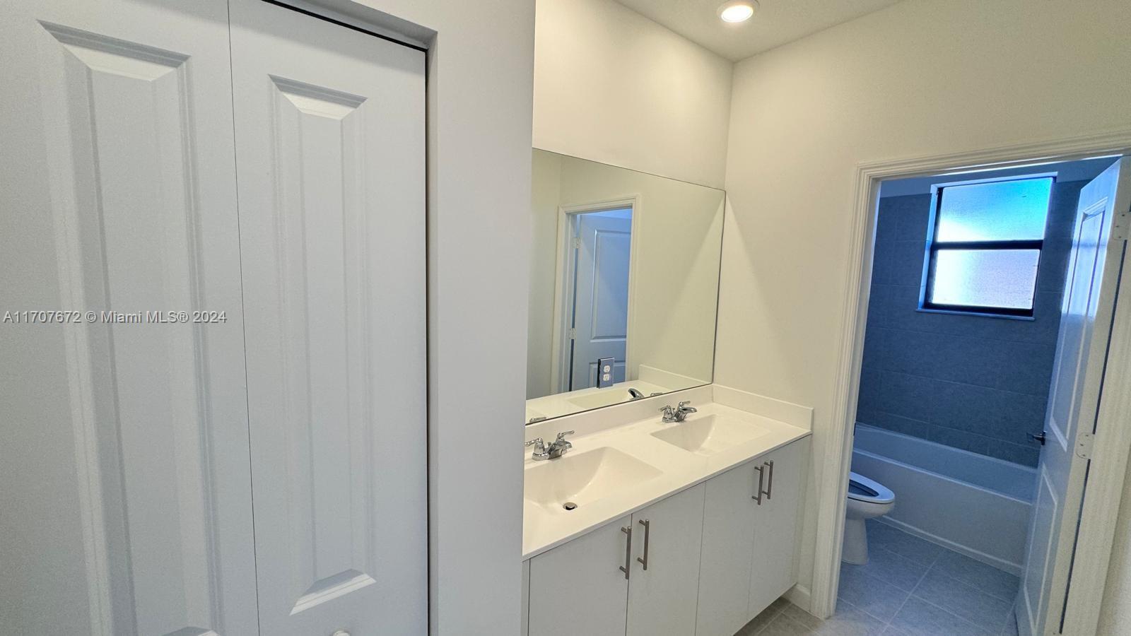 3016 GREEN PALM COURT