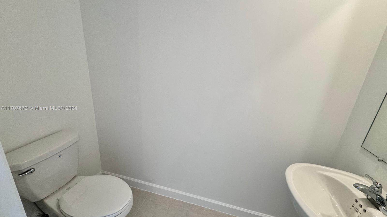 3016 GREEN PALM COURT