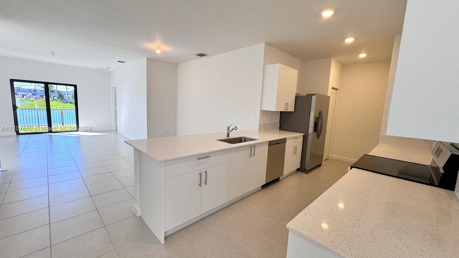 3016 GREEN PALM COURT