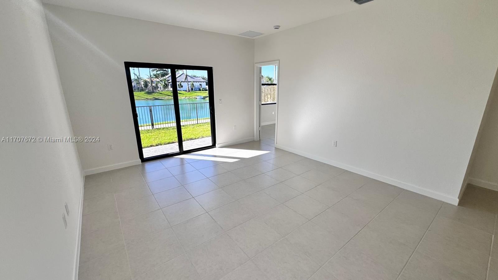 3016 GREEN PALM COURT