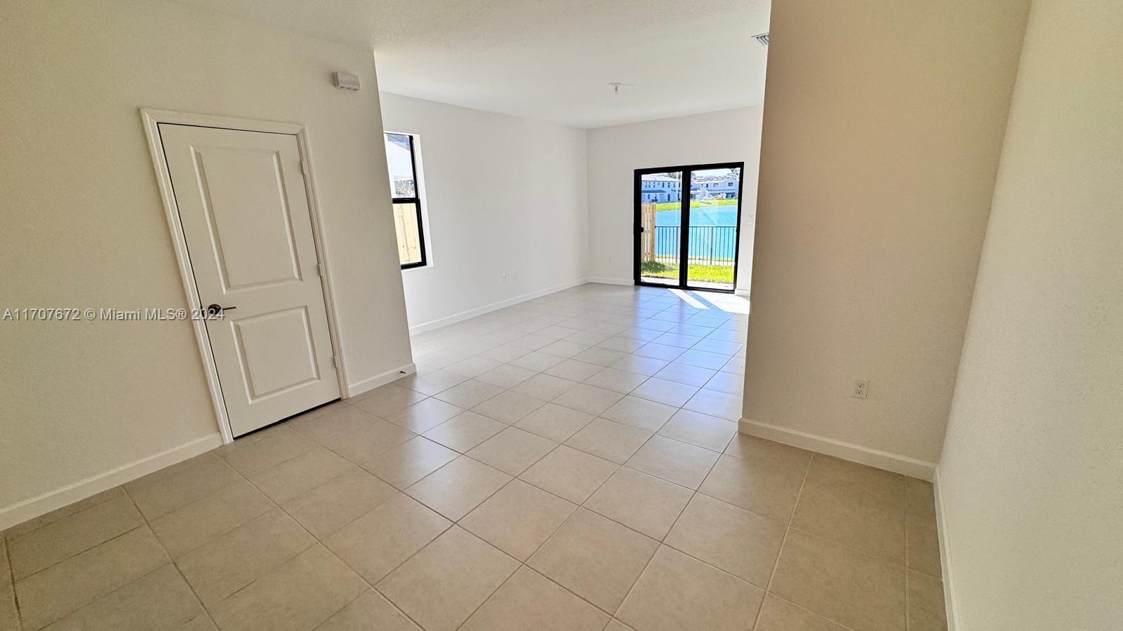 3016 GREEN PALM COURT