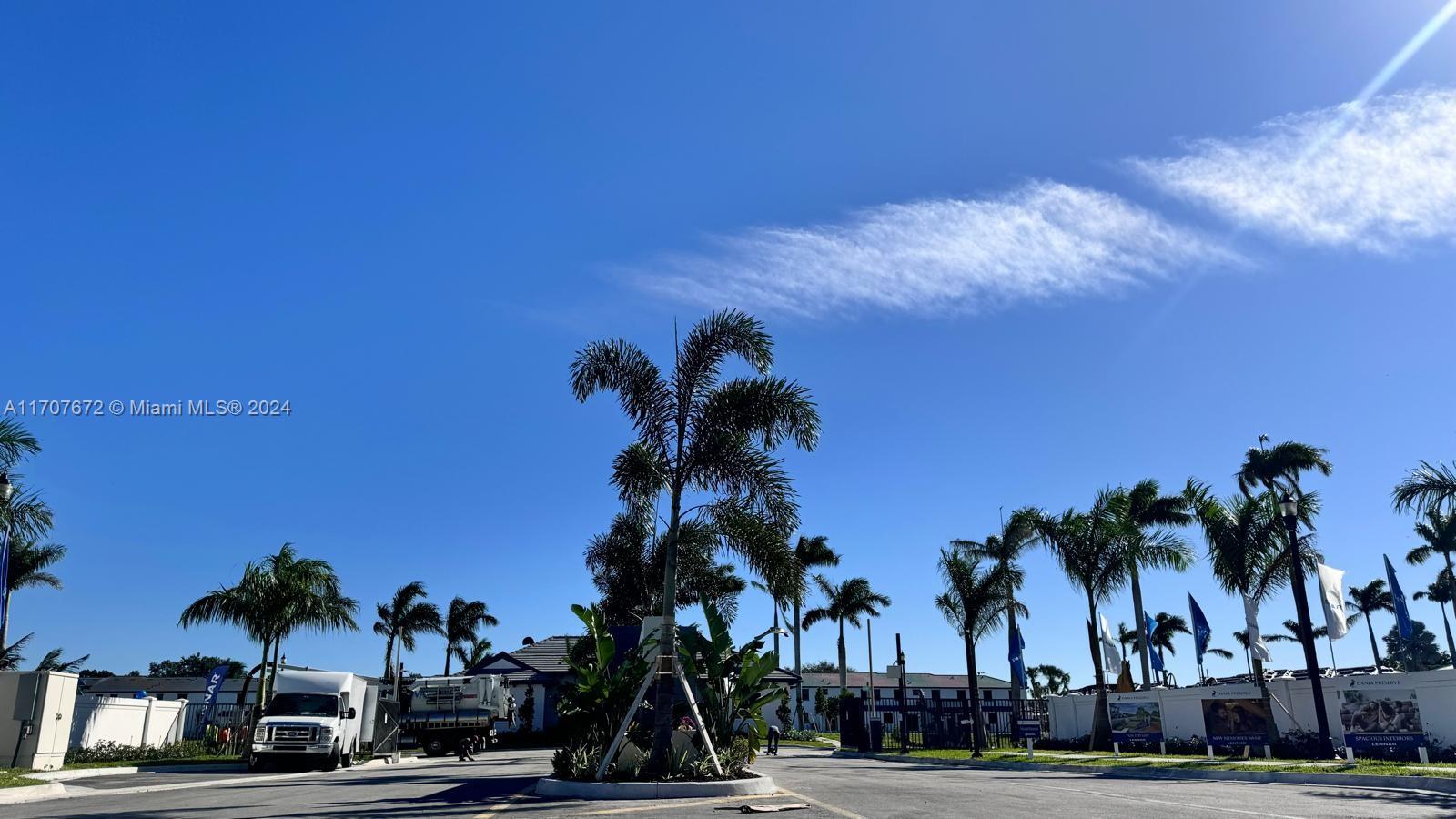 3016 GREEN PALM COURT