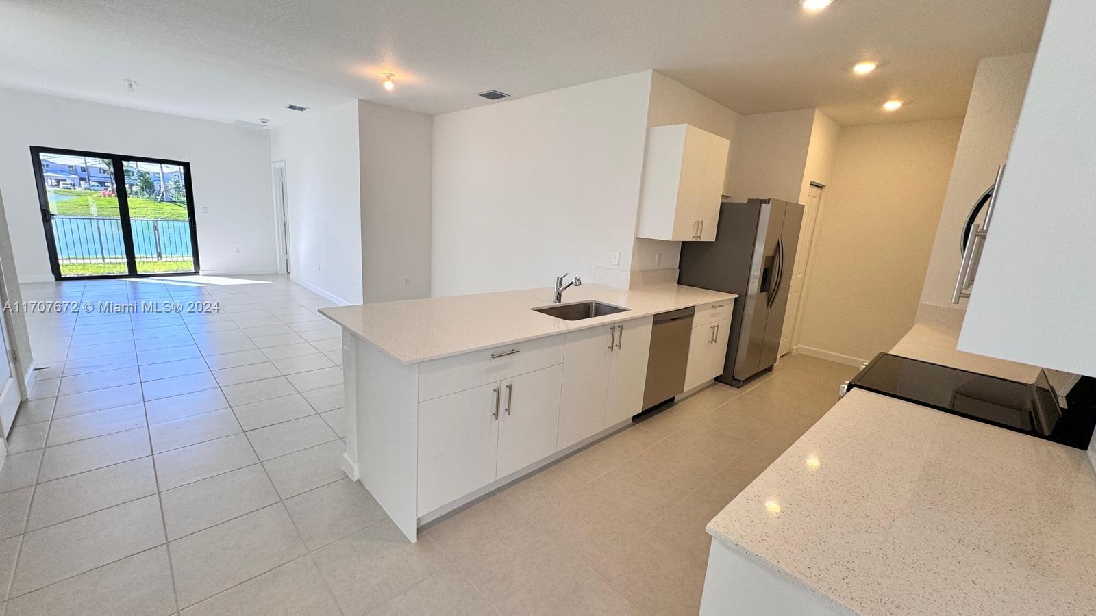 3016 GREEN PALM COURT