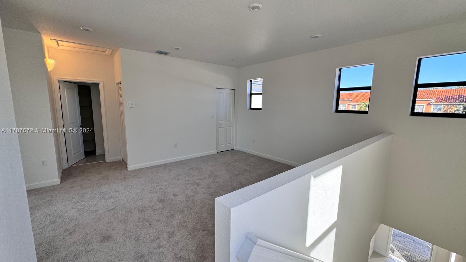 3016 GREEN PALM COURT