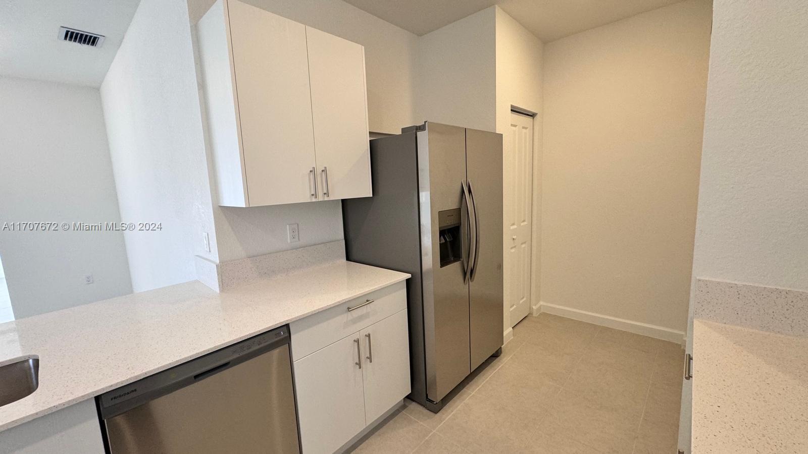 3016 GREEN PALM COURT