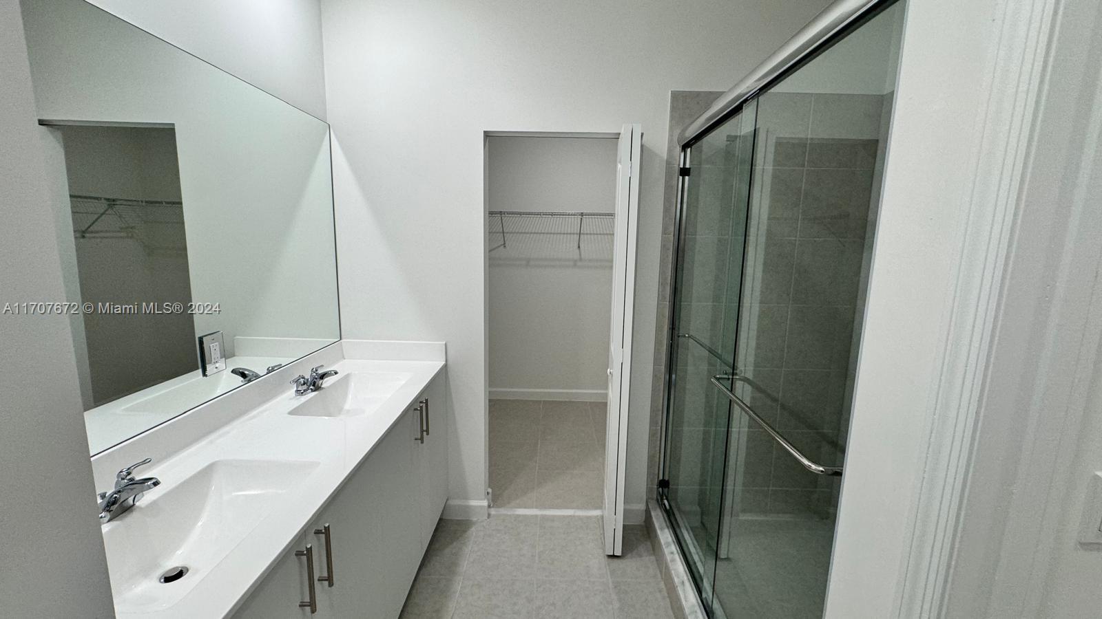 3016 GREEN PALM COURT