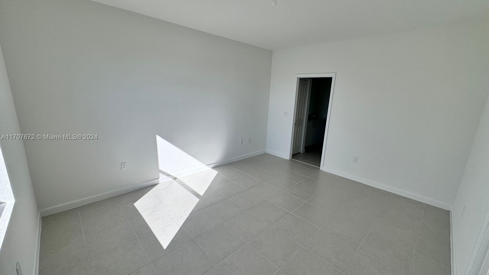 3016 GREEN PALM COURT