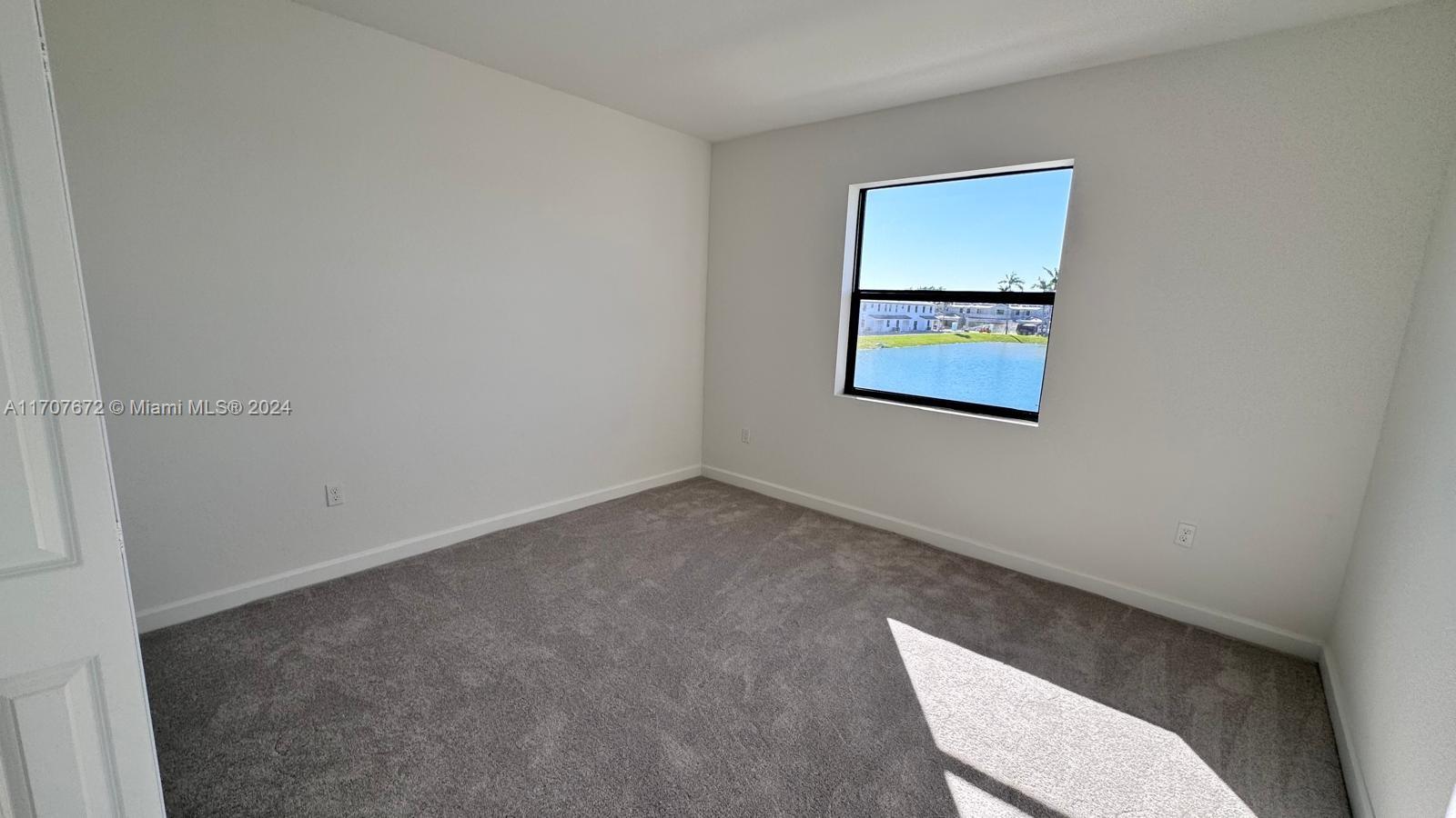 3016 GREEN PALM COURT