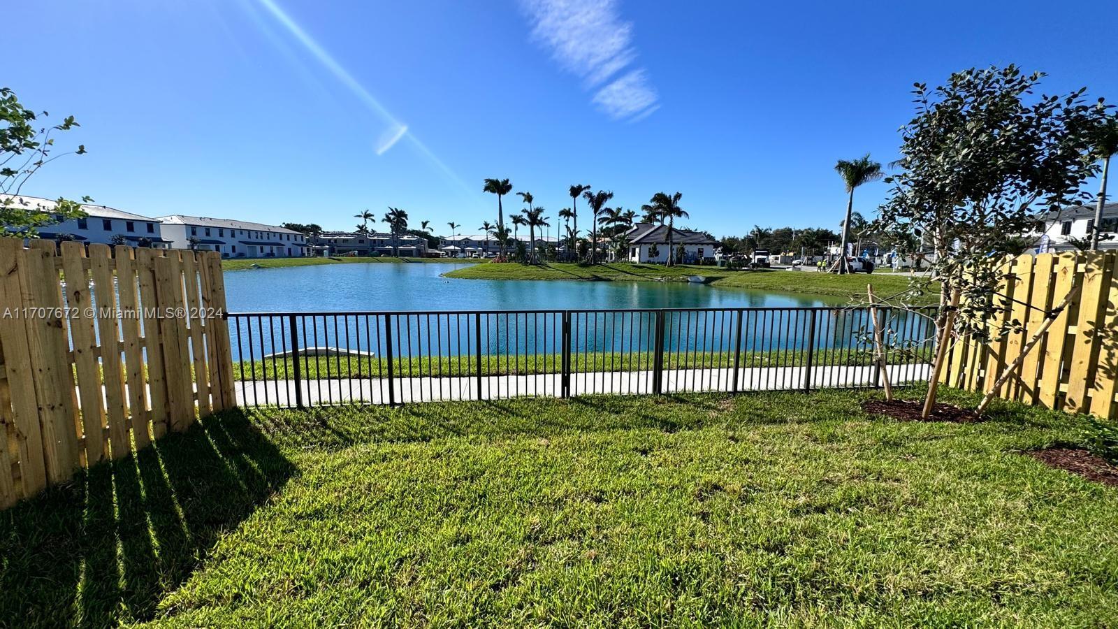 3016 GREEN PALM COURT