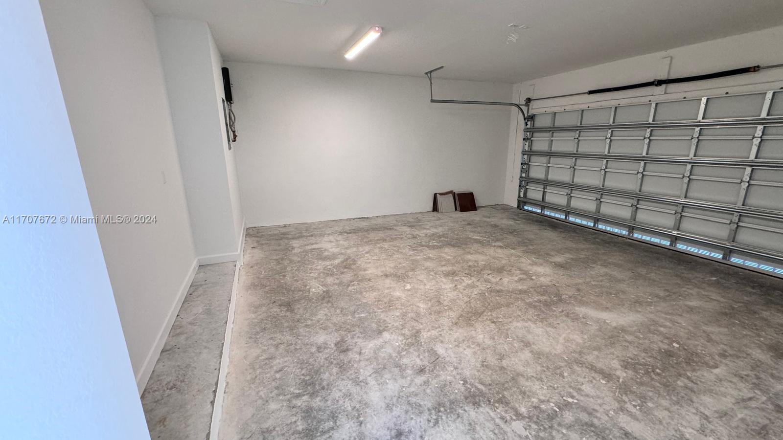 3016 GREEN PALM COURT