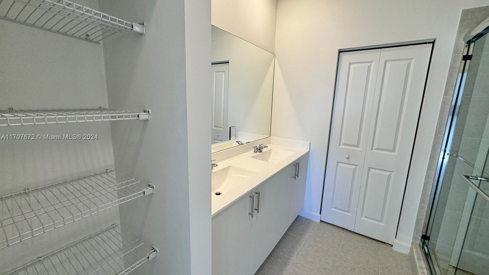 3016 GREEN PALM COURT