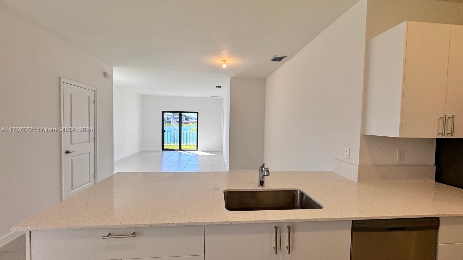 3016 GREEN PALM COURT