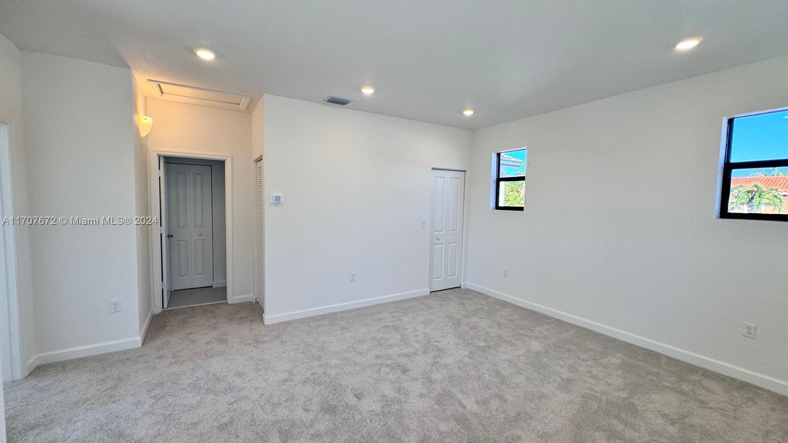 3016 GREEN PALM COURT