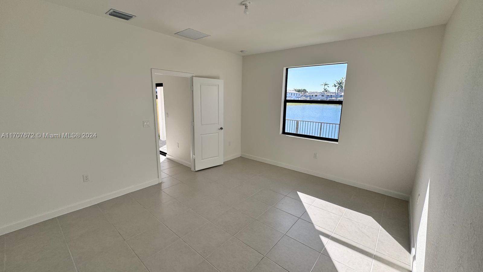 3016 GREEN PALM COURT