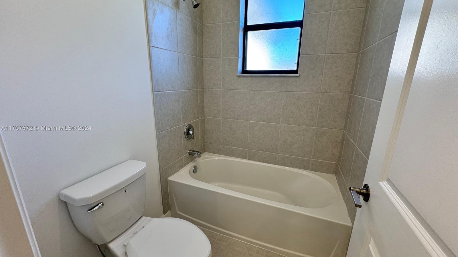 3016 GREEN PALM COURT