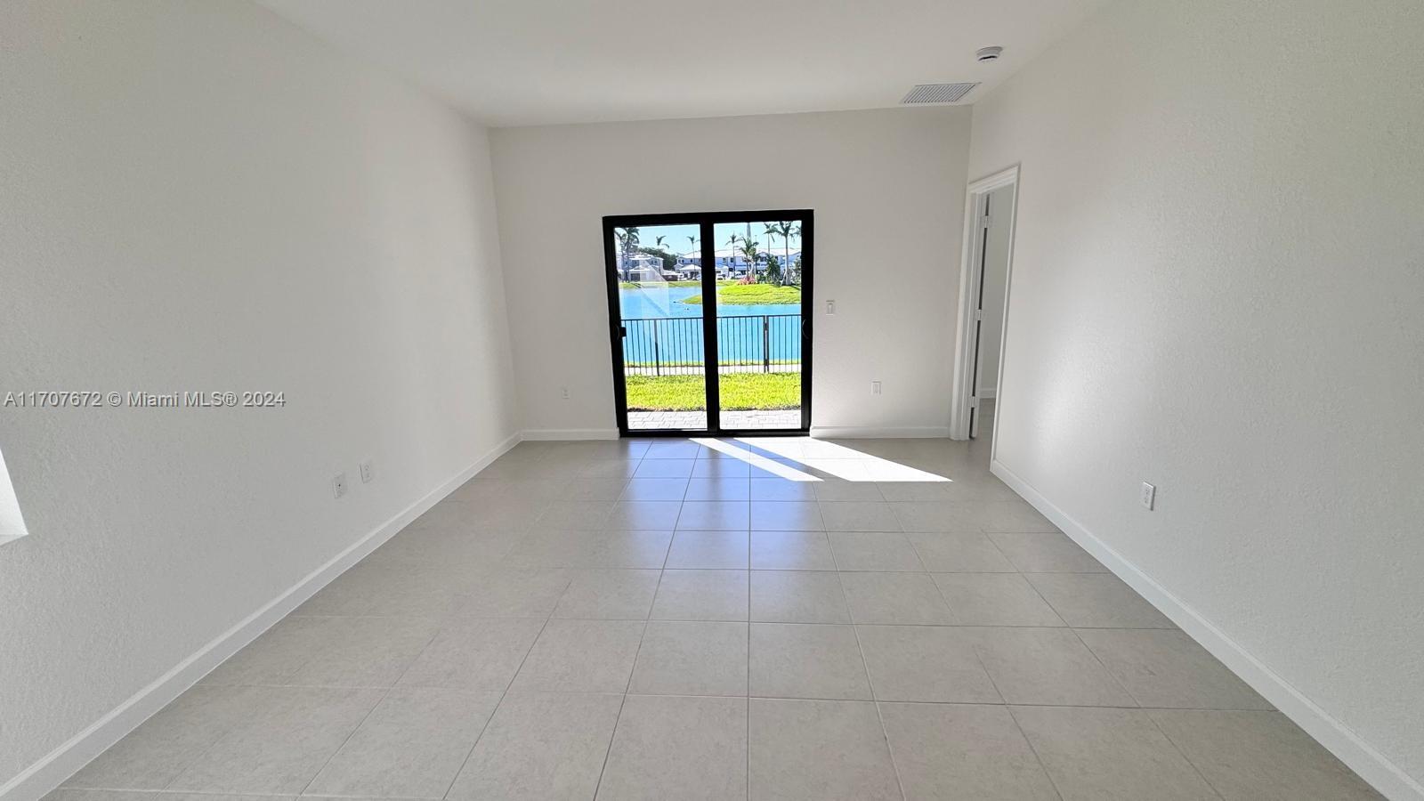 3016 GREEN PALM COURT