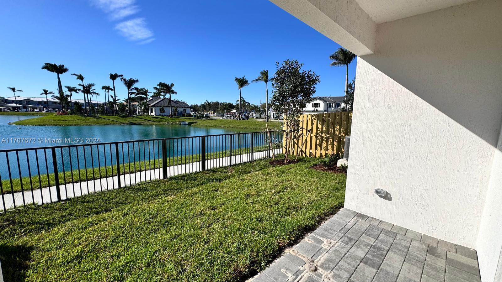 3016 GREEN PALM COURT