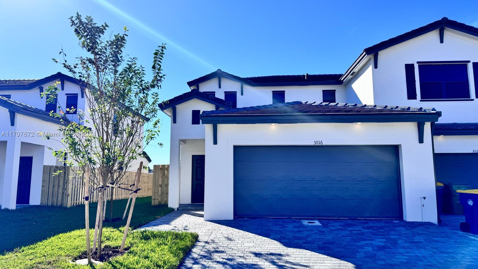 3016 GREEN PALM COURT