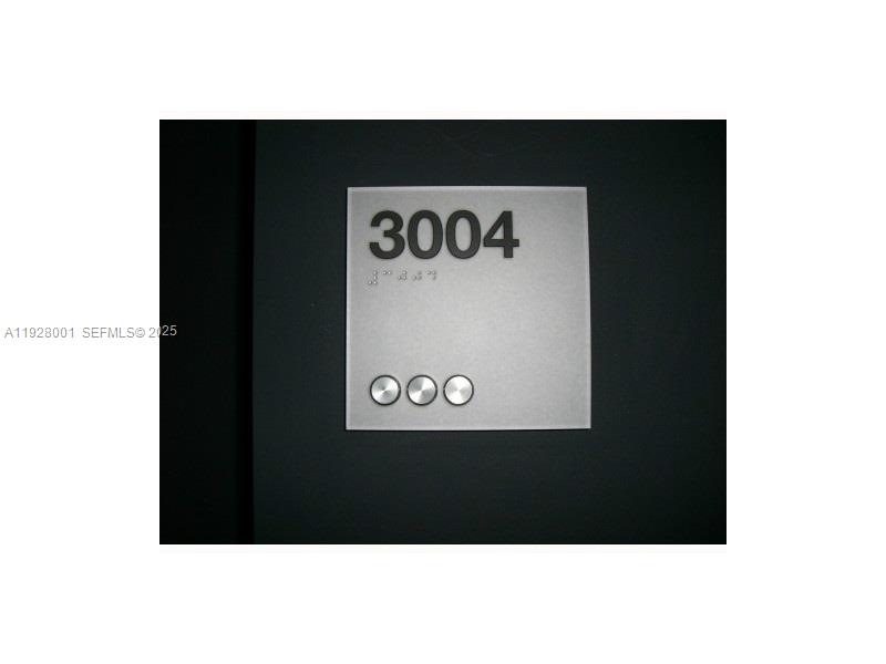 500 BRICKELL AV # 3004