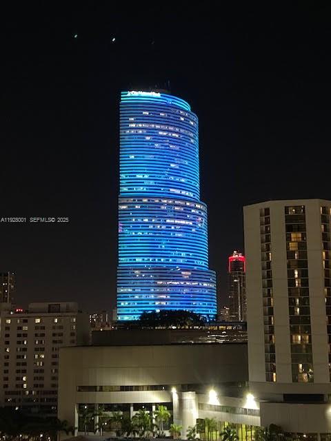 500 BRICKELL AV # 3004