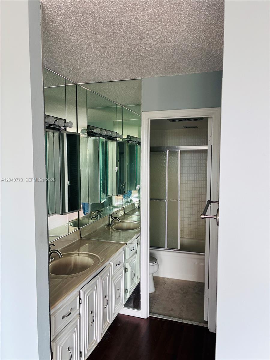 7011 Environ Blvd # 412