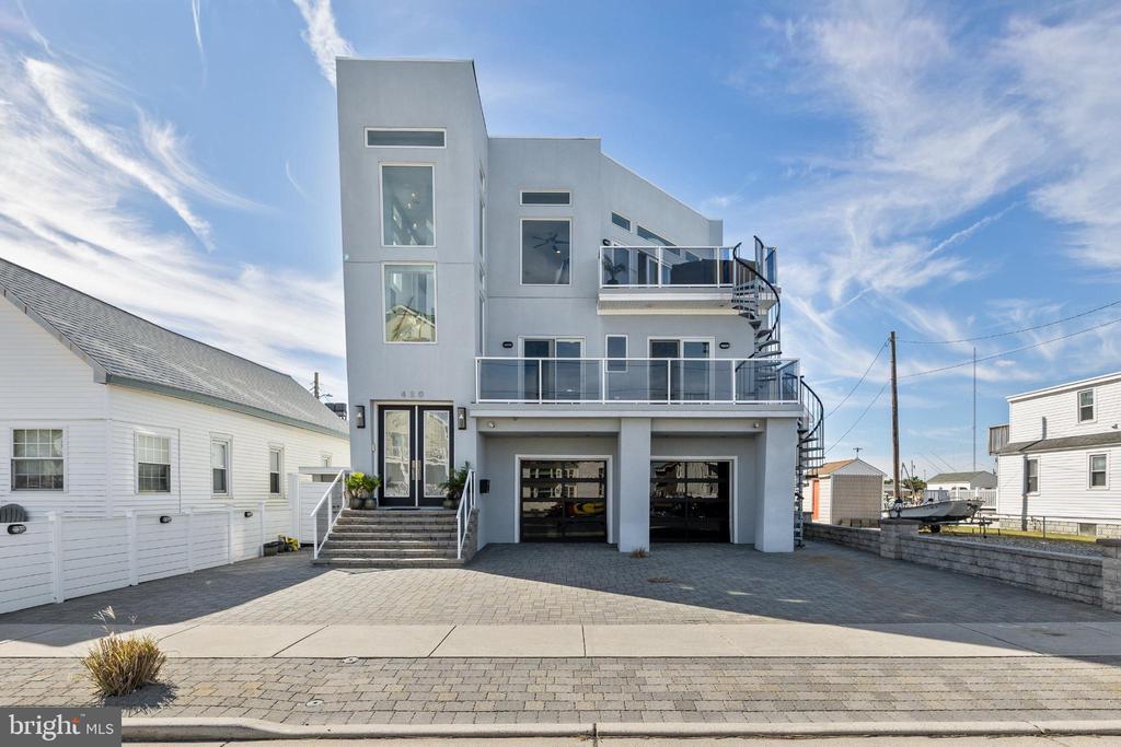 420 W 17TH AVENUE
