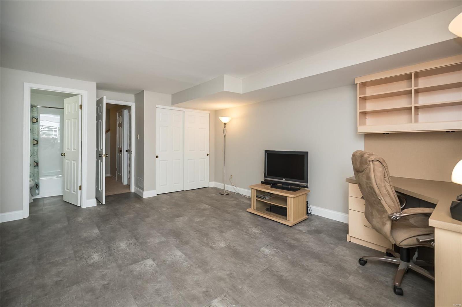 1717 Highview Circle Court