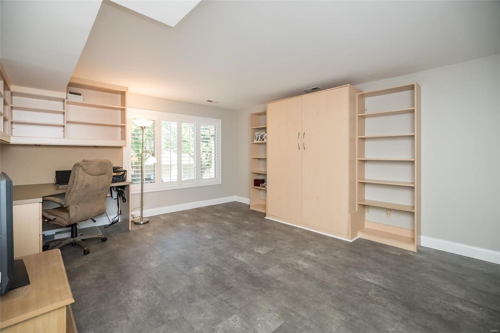 1717 Highview Circle Court