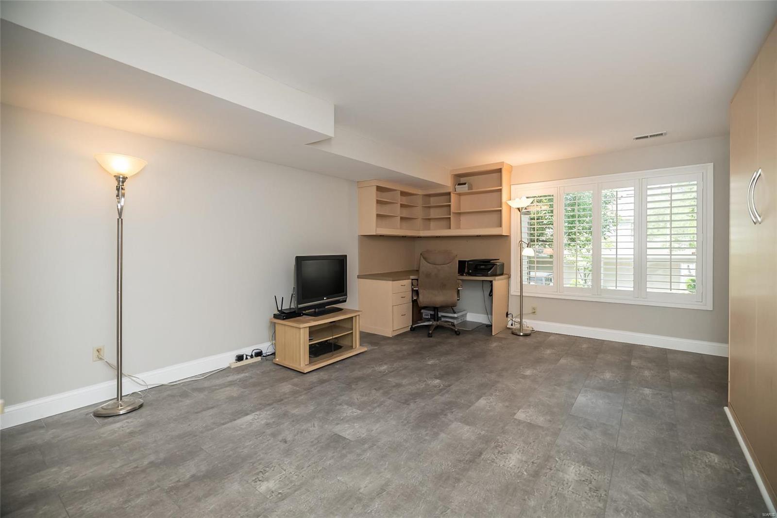 1717 Highview Circle Court