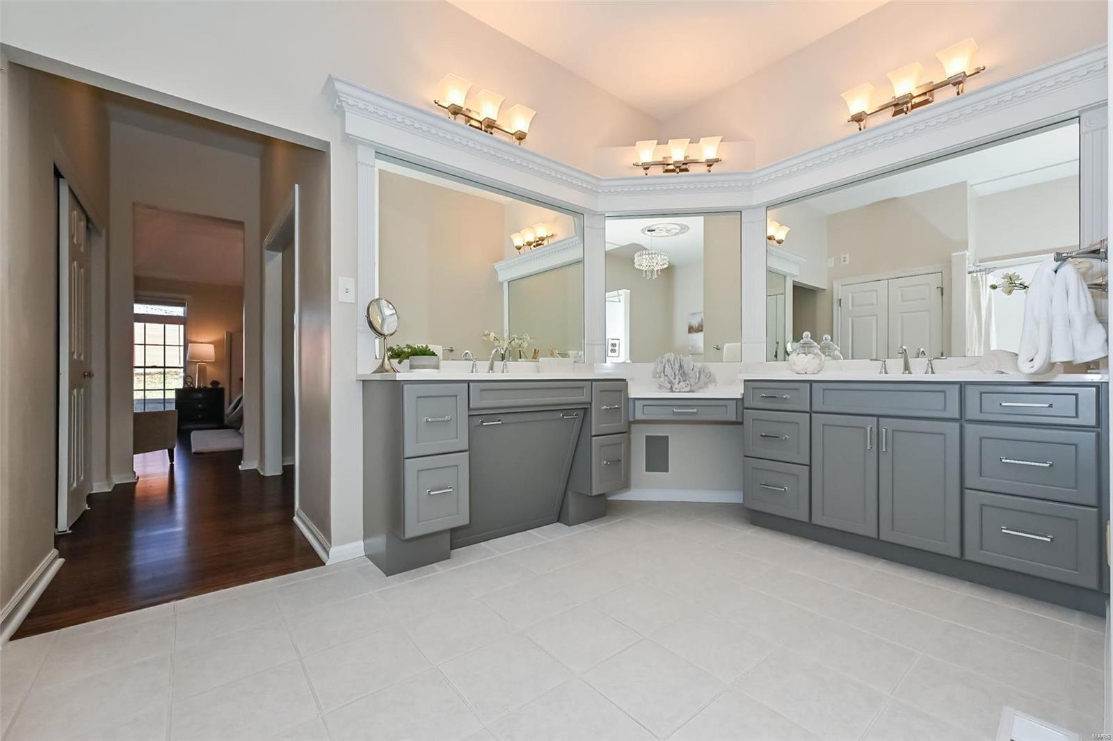 12431 Questover Manor Ct