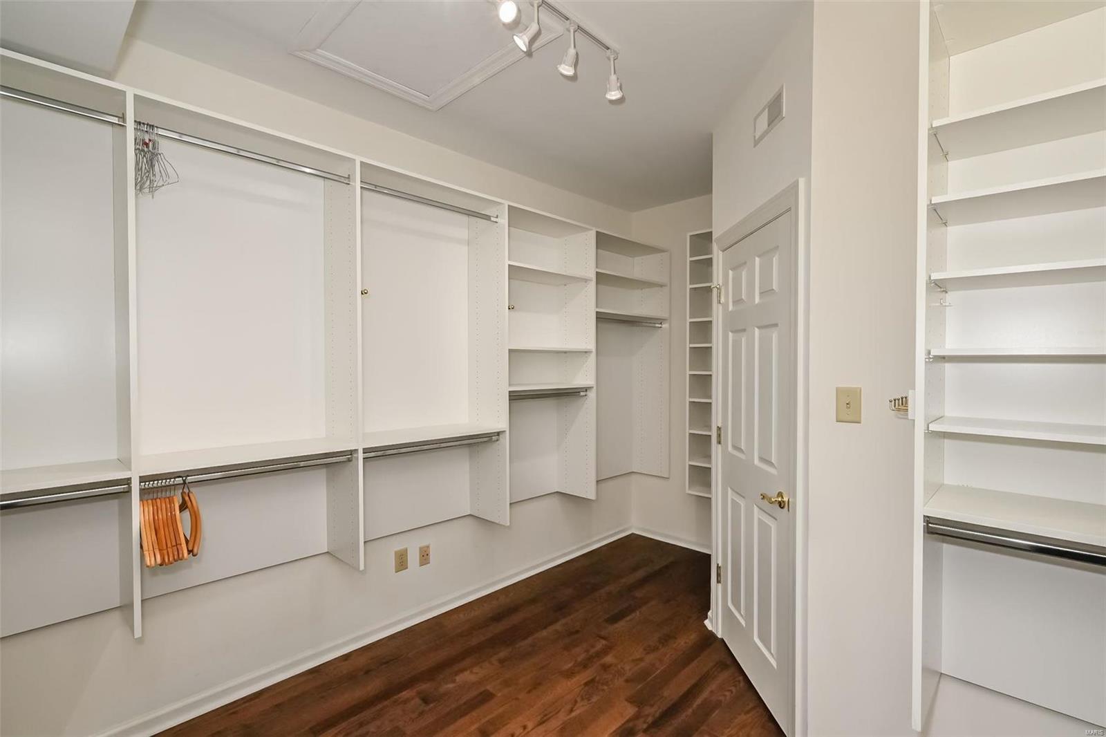 12431 Questover Manor Ct