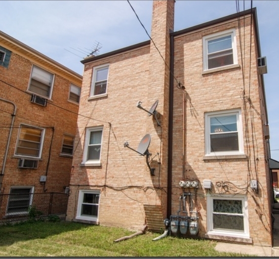 7343 W FULLERTON Avenue