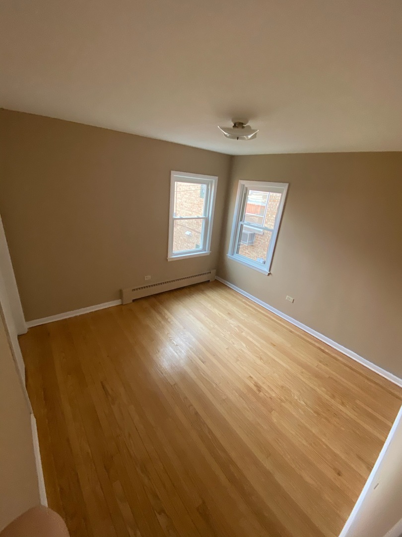 7343 W FULLERTON Avenue