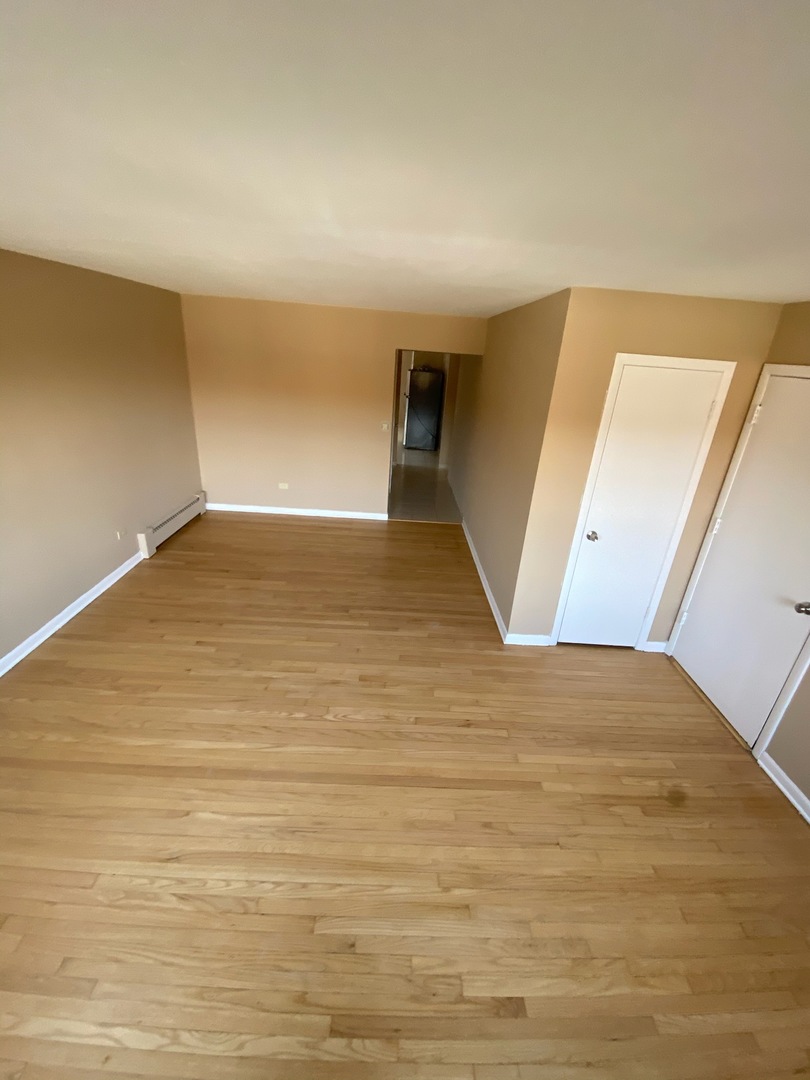 7343 W FULLERTON Avenue